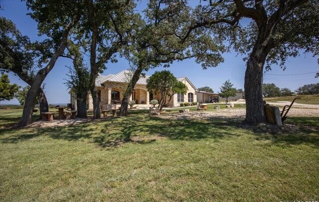 3-bedroom rental at 34 Cravey Rd in Boerne, TX — photo 2