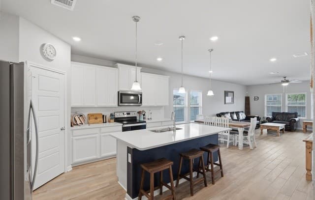5-bedroom rental at 419 Shelton Pass in Cibolo, TX — photo 3