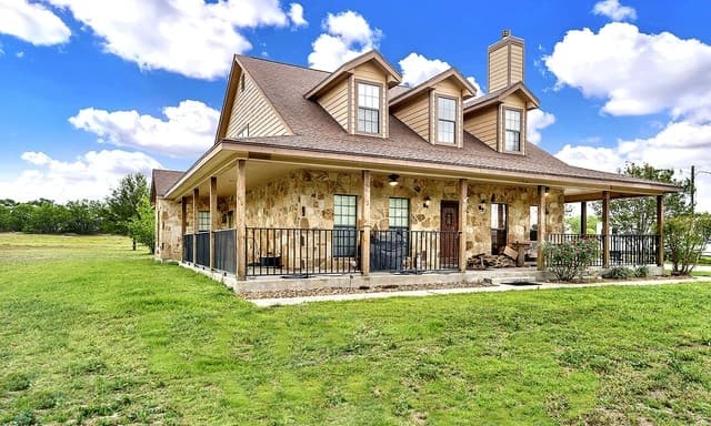 3-bedroom rental at 3283 Hartfield in La Vernia, TX — photo 2