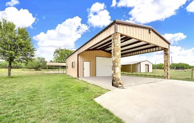 3-bedroom rental at 3283 Hartfield in La Vernia, TX — photo 3