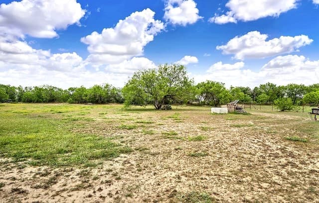 3-bedroom rental at 3283 Hartfield in La Vernia, TX — photo 5