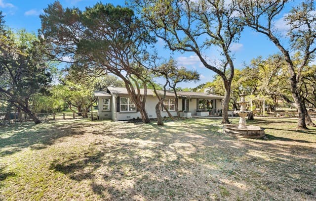 3-bedroom rental at 114 Wagon Trail Road in Shavano Park, TX — photo 4