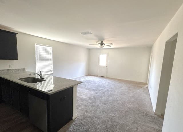 3-bedroom rental at 15314 Escalante Pass in Von Ormy, TX — photo 4