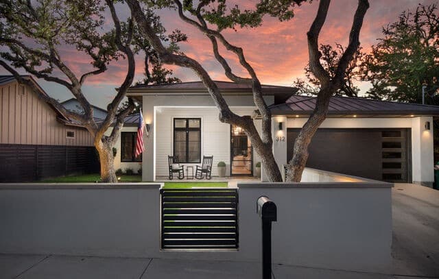 4-bedroom rental at 312 Frey St in Boerne, TX — photo 2