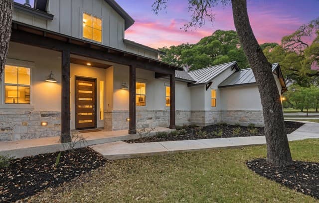 4-bedroom rental at 259 Shepherds Crook in Helotes, TX — photo 2