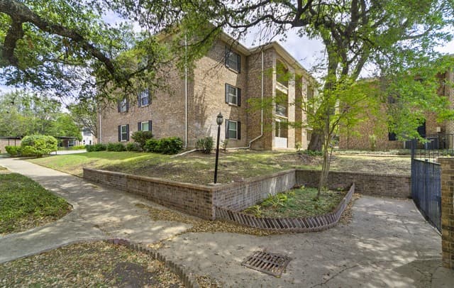 2-bedroom rental at 1819 Babcock Rd Unit 410-D in San Antonio, TX — photo 1