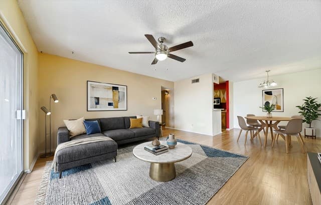 2-bedroom rental at 1819 Babcock Rd Unit 410-D in San Antonio, TX — photo 2