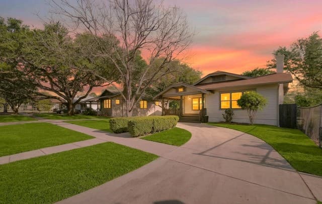 Home for sale at 806 Kayton Ave in San Antonio, TX — photo 3