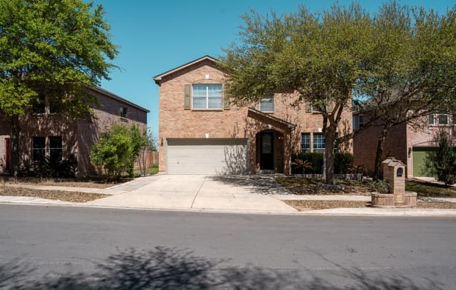 4-bedroom home for sale at 6721 Spearwood in Live Oak TX