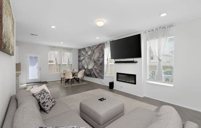 3-bedroom rental at 14839 Vance Jackson Unit UNIT 701 in San Antonio, TX — photo 4