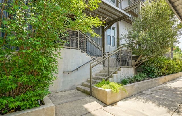 2-bedroom rental at 831 S Flores Unit 3202 in San Antonio, TX — photo 1