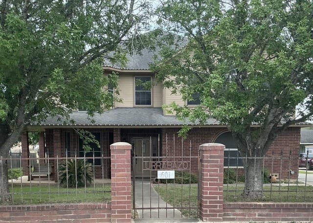 5-bedroom home for sale at 601 State Highway 123 in Stockdale TX