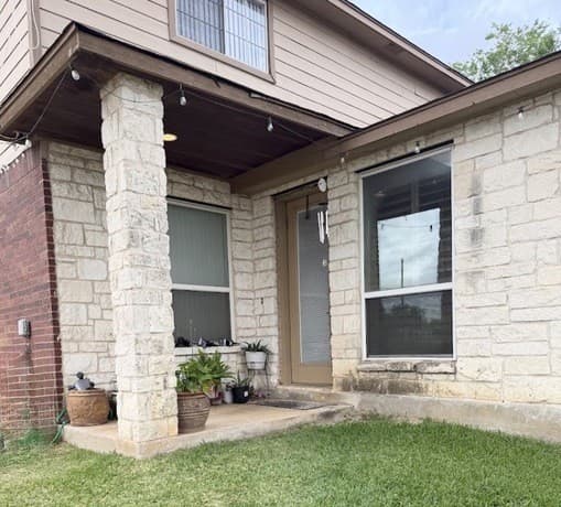 Home for sale at 601 State Highway 123 in Stockdale, TX — photo 5