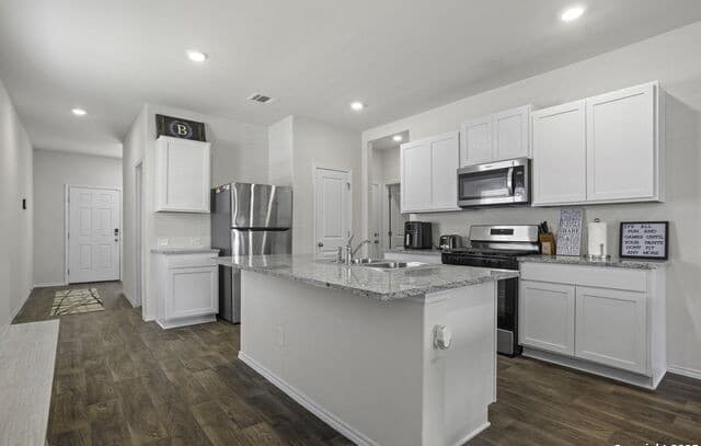 4-bedroom rental at 4007 Bay Leaf in Von Ormy, TX — photo 5
