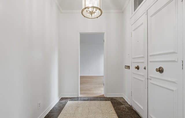 2-bedroom rental at 484 E Olmos in San Antonio, TX — photo 4