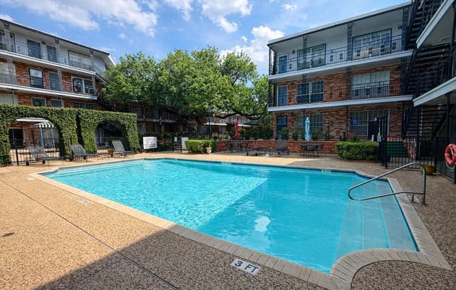 1-bedroom rental at 8401 N New Braunfels Unit 213A in San Antonio, TX — photo 3