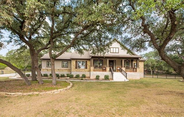 4-bedroom home for sale at 663 Pr 1712 in Mico TX