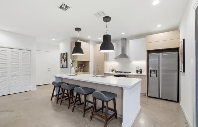 3-bedroom rental at 402 Everest in San Antonio, TX — photo 2