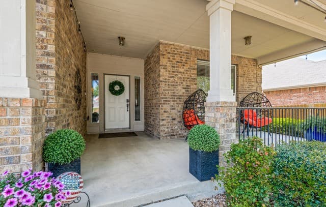 4-bedroom rental at 141 Falcon Crossing in Cibolo, TX — photo 2