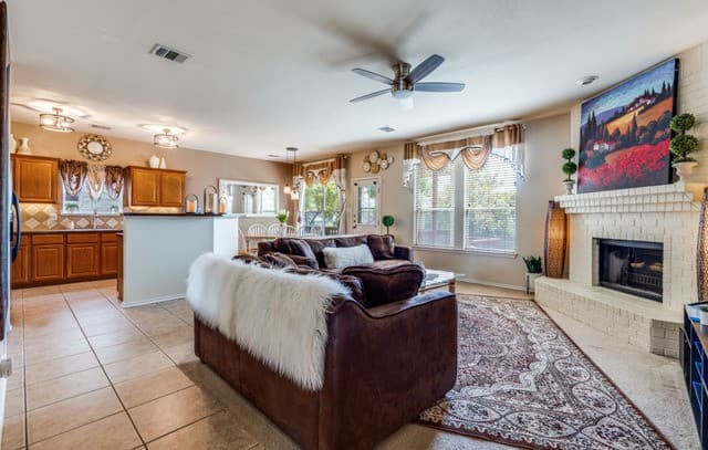 4-bedroom rental at 141 Falcon Crossing in Cibolo, TX — photo 3