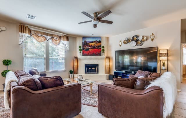 4-bedroom rental at 141 Falcon Crossing in Cibolo, TX — photo 4