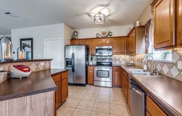 4-bedroom rental at 141 Falcon Crossing in Cibolo, TX — photo 5