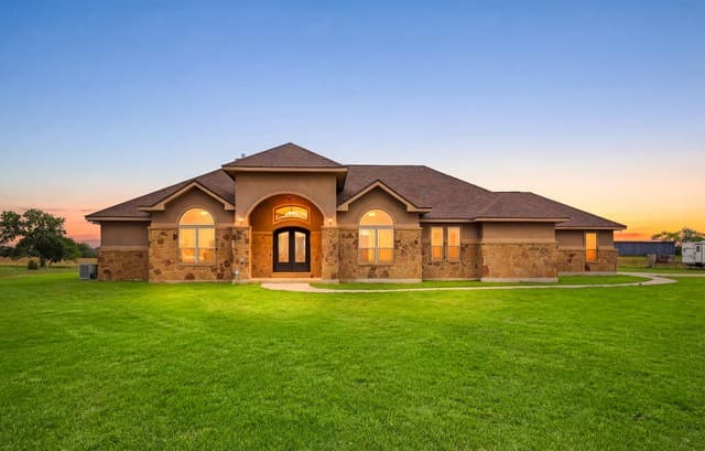 4-bedroom home for sale at 15820 Fm 539 in La Vernia TX