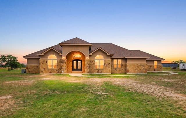 Home for sale at 15820 Fm 539 in La Vernia, TX — photo 2