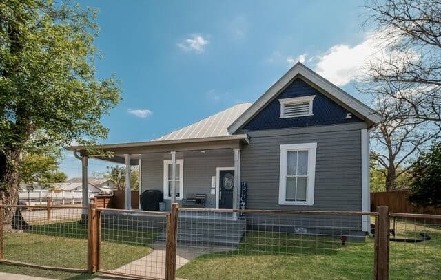 3-bedroom rental at 930 Hays in San Antonio, TX — photo 3