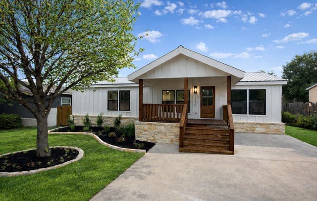 3-bedroom rental at 12140 Eidelweiss Dr in LaCoste, TX — photo 1
