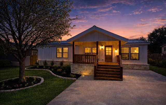 3-bedroom rental at 12140 Eidelweiss Dr in LaCoste, TX — photo 2