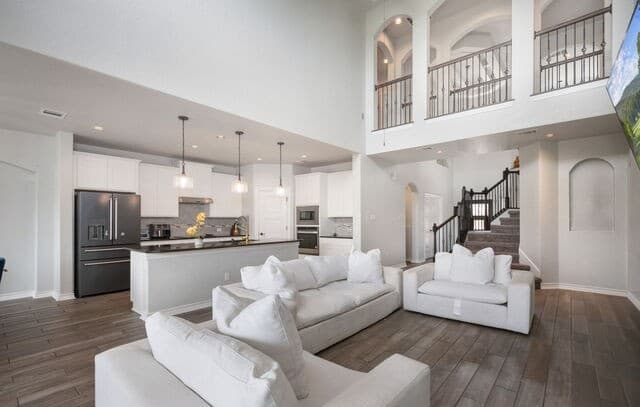 5-bedroom rental at 15214 Comanche Wolf in San Antonio, TX — photo 5