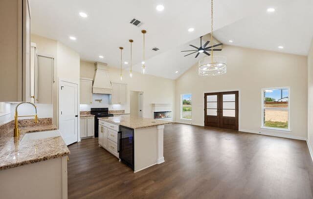 Home for sale at 7319 Tiff Nicole Ln in Von Ormy, TX — photo 4