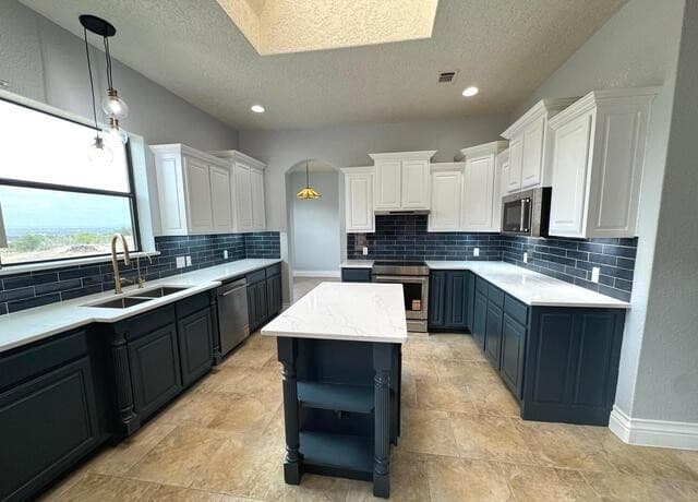 3-bedroom rental at 443 Bridlegate Blvd in Bandera, TX — photo 1