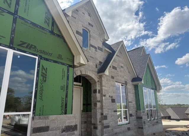 4-bedroom rental at 121 N. Abrego Crossing in Floresville, TX — photo 3