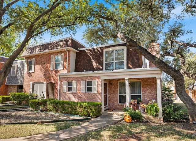 2-bedroom rental at 619 Strings Unit 619 in San Antonio, TX — photo 1