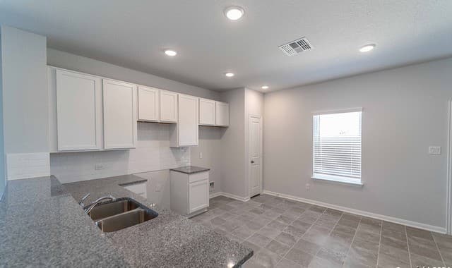 3-bedroom rental at 5215 Olene Flats in Von Ormy, TX — photo 4