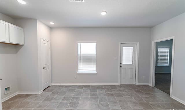 3-bedroom rental at 5215 Olene Flats in Von Ormy, TX — photo 5