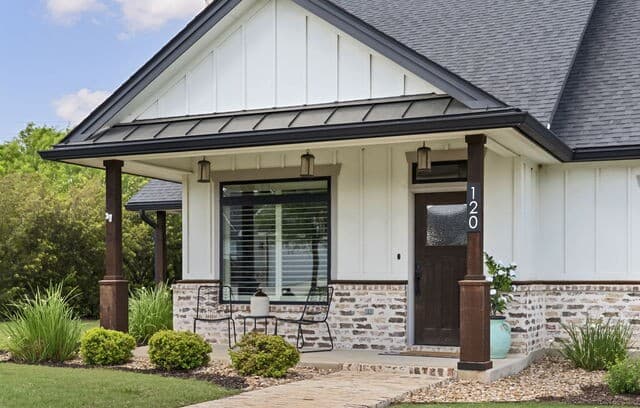 Home for sale at 120 Magnolia in La Vernia, TX — photo 3