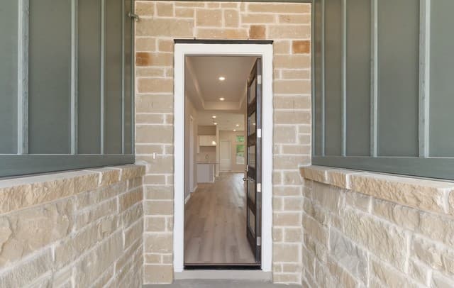5-bedroom rental at 8051 Coral Draw in Schertz, TX — photo 3