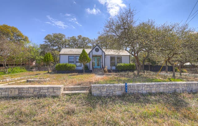 3-bedroom home for sale at 499 Lakeway in Spring Branch TX