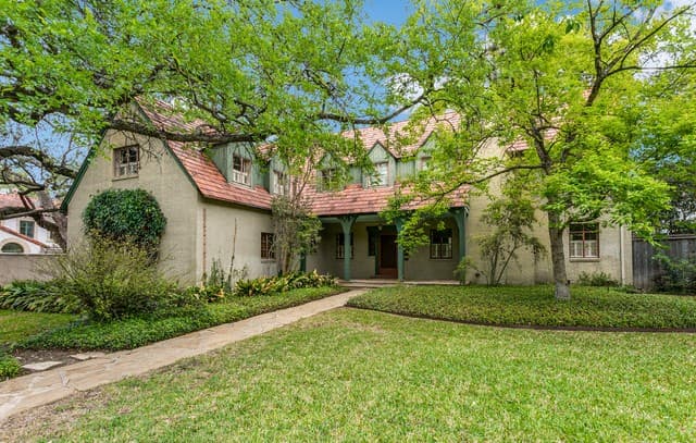 6-bedroom rental at 144 Thelma in San Antonio, TX — photo 1