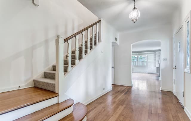 6-bedroom rental at 144 Thelma in San Antonio, TX — photo 4