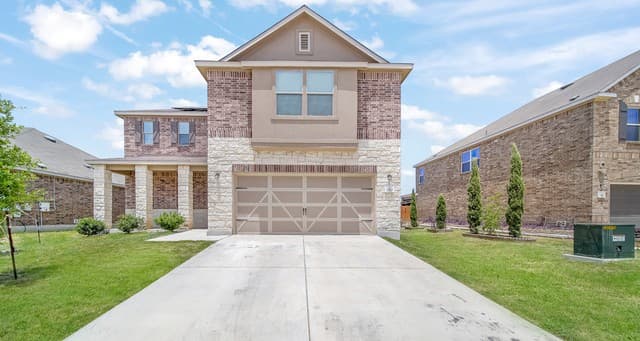 4-bedroom home for sale at 350 Colonial Blf in Universal City TX