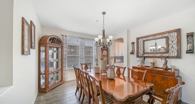 4-bedroom rental at 350 Colonial Blf in Universal City, TX — photo 4