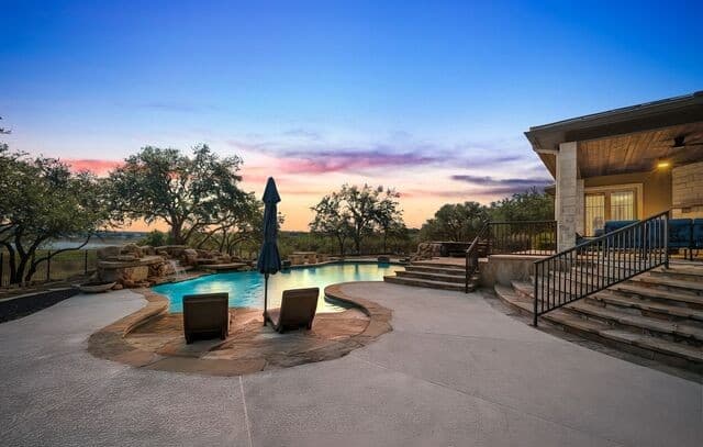 5-bedroom rental at 185 Shimmering Shore in Spring Branch, TX — photo 2