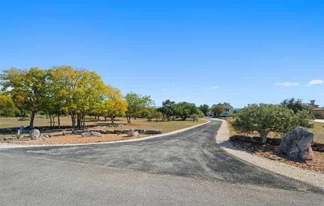 5-bedroom rental at 185 Shimmering Shore in Spring Branch, TX — photo 4