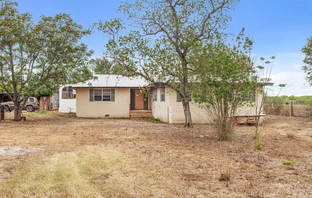 4-bedroom home for sale at 509 W County Road 678 in Natalia TX