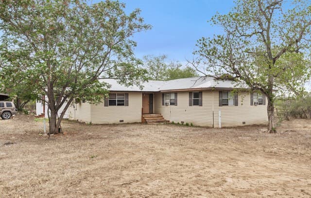 Home for sale at 509 W County Road 678 in Natalia, TX — photo 2