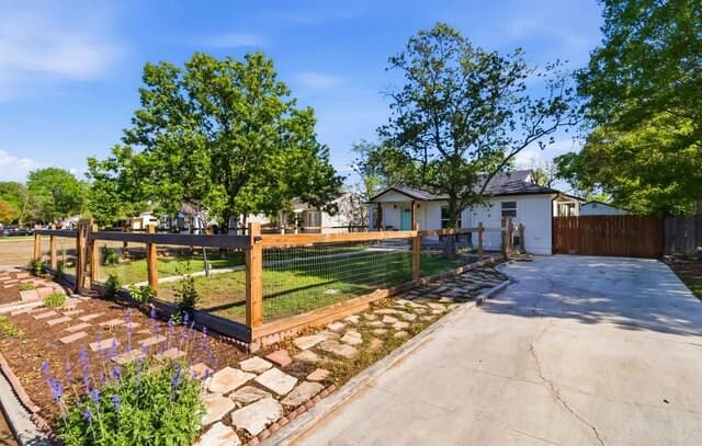 Home for sale at 124 Bryn Mawr in San Antonio, TX — photo 2